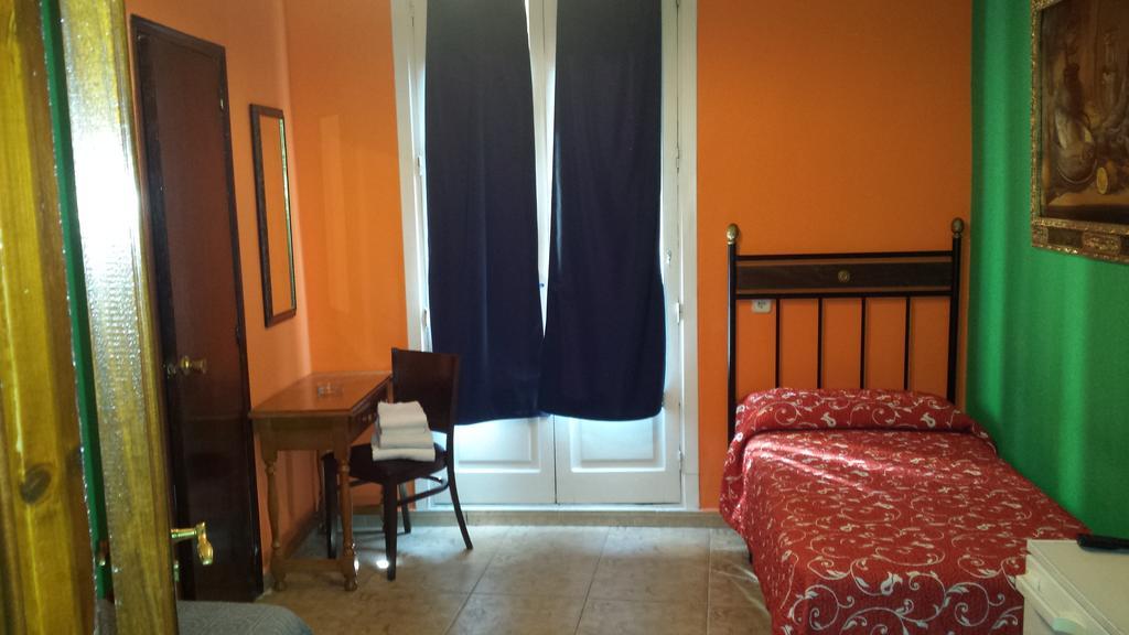 Hostal Rico Madrid Kültér fotó