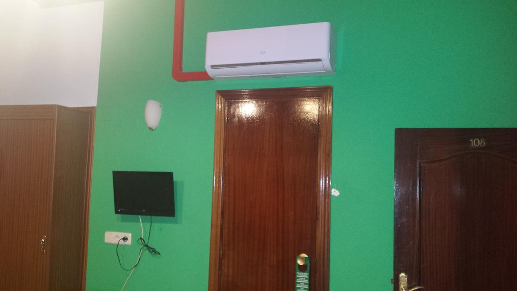 Hostal Rico Madrid Kültér fotó
