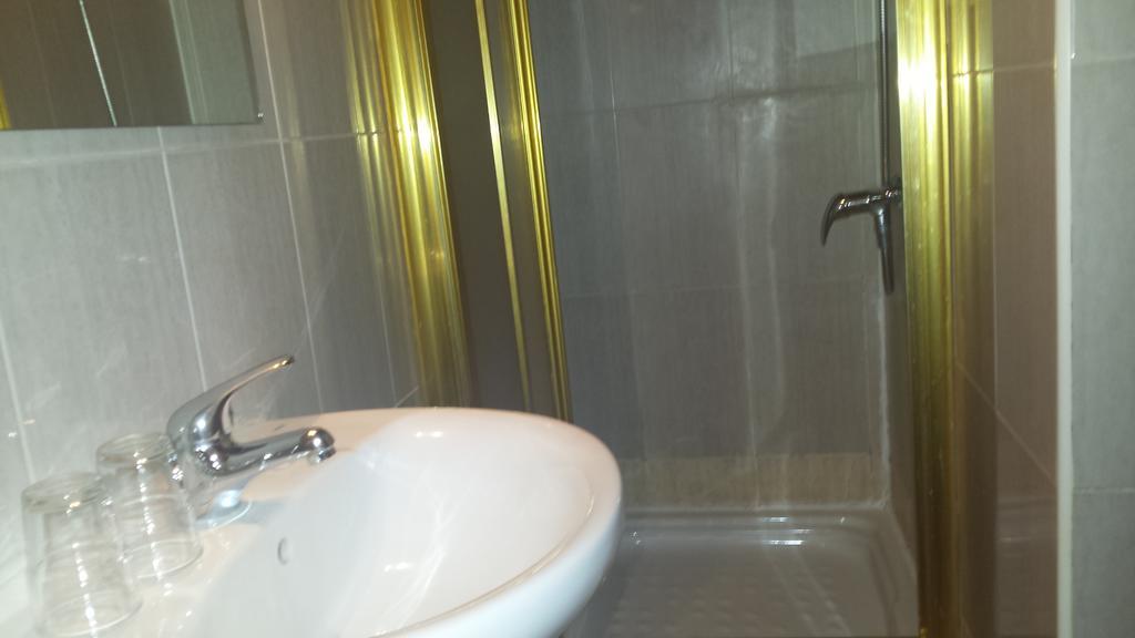 Hostal Rico Madrid Kültér fotó